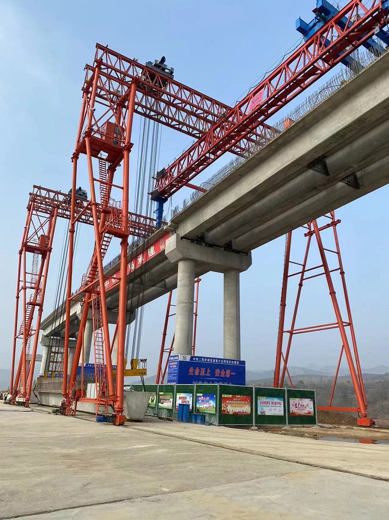 陕西西安地铁龙门吊 地铁龙门吊在矿山法隧道施工的应用：通道适配与实操管控
